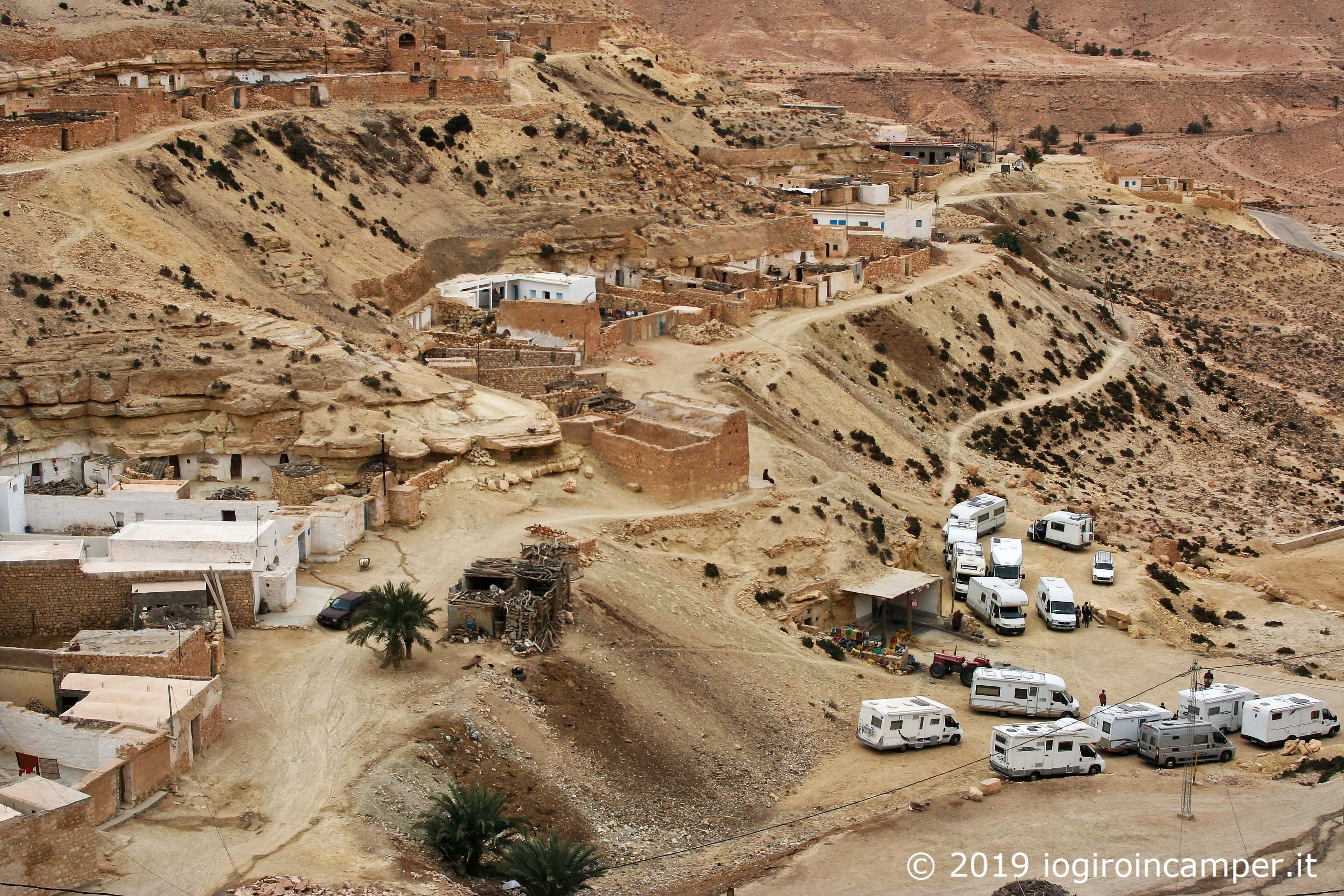 camper in sosta a chenini